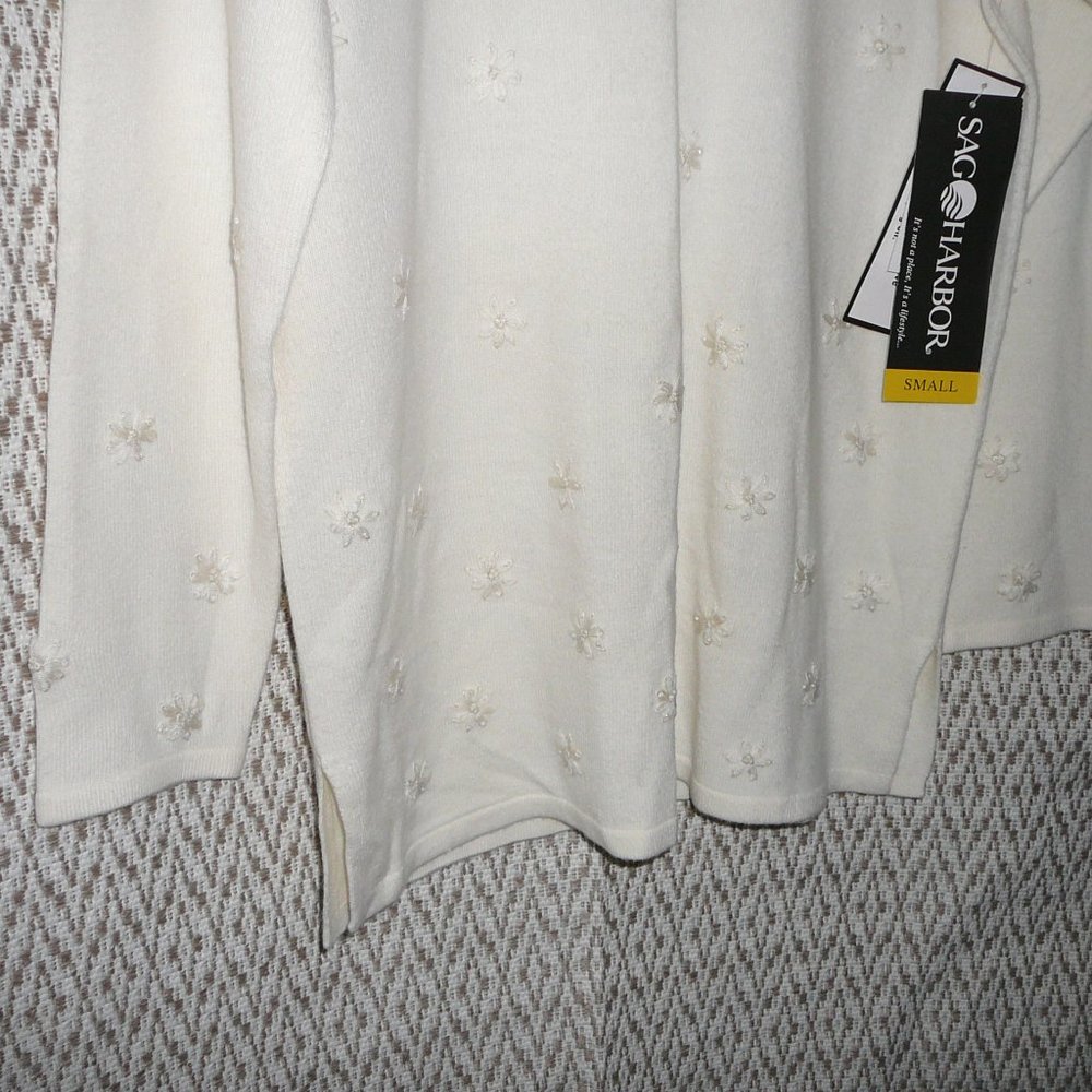 Sag Harbor Embroidered Sweater Pearl Accent S NWT - Picture 8 of 11